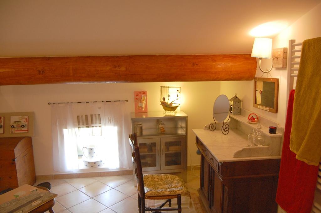 ור פון דו גאר Maison D'Hotes Le Mas De Lila חדר תמונה